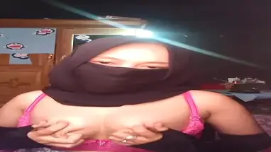 Gatel Sekali Memek Jilbab Hitam Minta Garuk Live