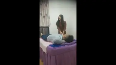 Lần đầu đi massage bú cu